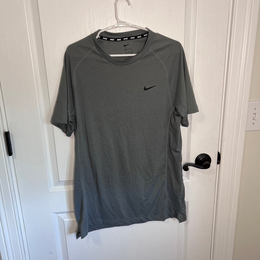 Nike Mens Dri-FIT Gray Mesh Panel Training Shirt Large Short Sleeve Activewear L